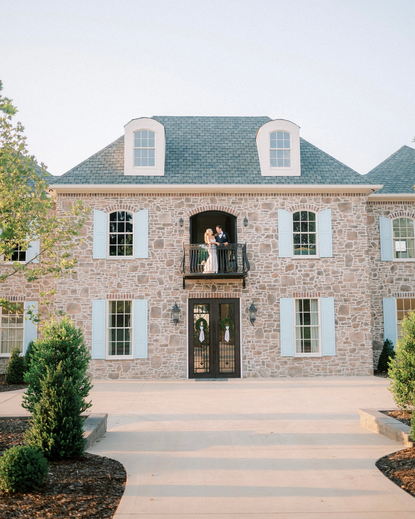 Ashton and Alex’s Georgia wedding venue embodies the look of a destination wedding without needing t