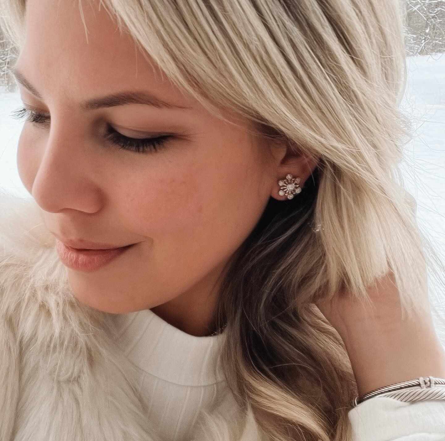 If Elsa had a favorite pair of earrings â„ï¸

These shoplctv moissanite snowflake stud earrings ar