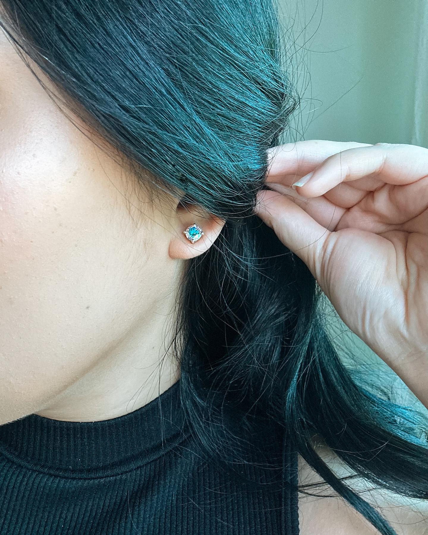 Always the cutest jewelry from shoplctv 

•Dichroic Mist Moissanite Stud Earrings
 
Shop LC has so m