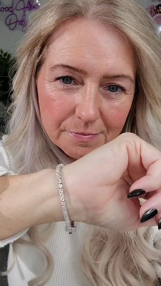 #weshoplc #deliveringjoy shoplctv 
Step into a world of refined beauty with our stunning moissanite 