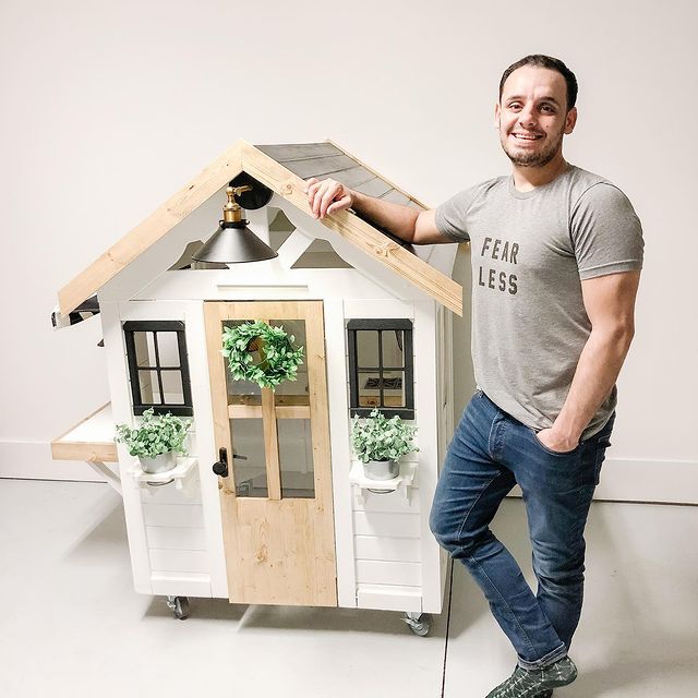 Merry Christmas friends! Here it is, the Backyard Discovery Playhouse Makeover, this was such a fun 