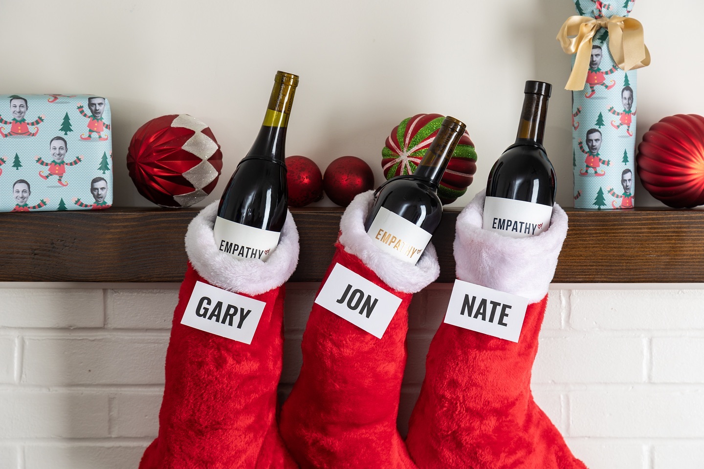 Wine = everyone’s favorite stocking stuffer 🍷
