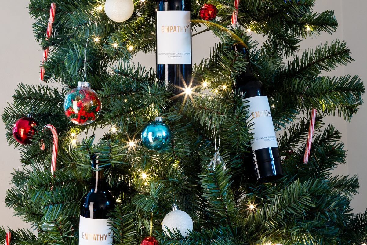 The sleigh is leaving soon 👋 Order TODAY to receive your favorite wine in time to toast on the holi
