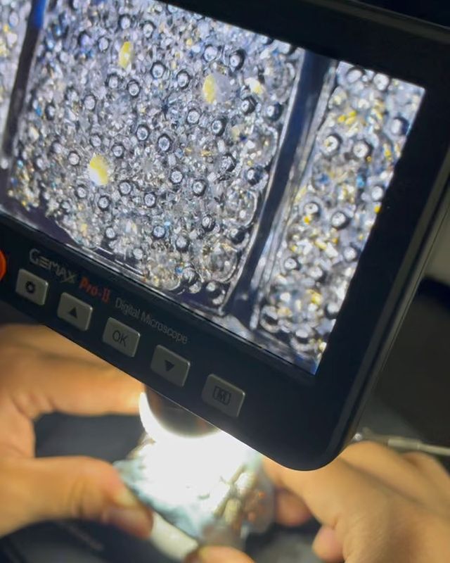 Microscope video on 2nd slide! Vs1 clarity diamonds hitting like other jewelers “flawless gang”! Sto