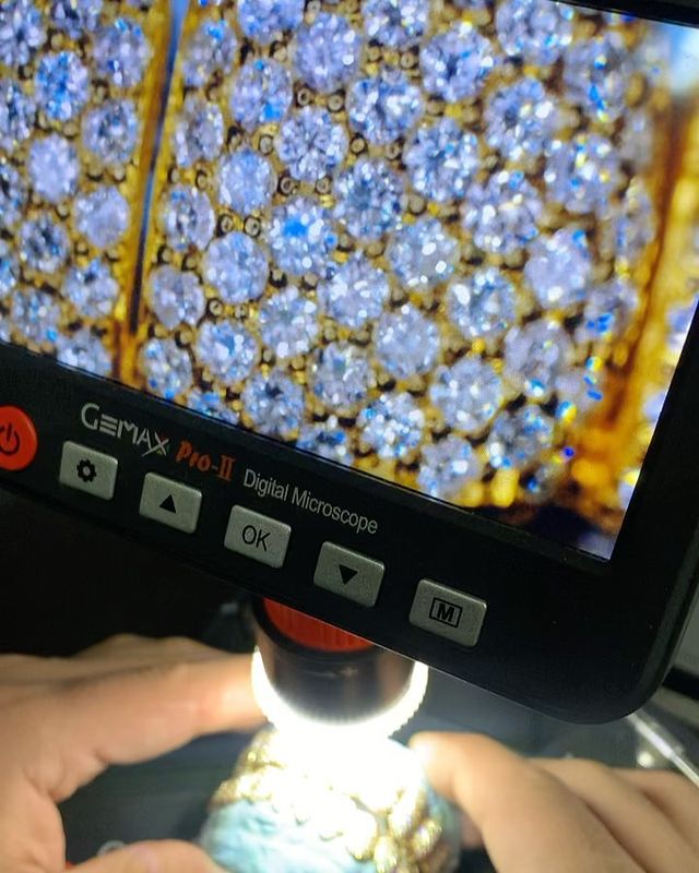 Ask your jeweler to put your Diamond’s 💎 under a microscope! Serious inquires contact 281-451-7835 