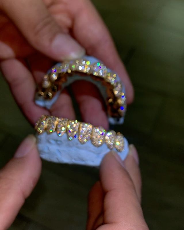 Ask your jeweler to put your Diamond’s 💎 under a microscope! Serious inquires contact 281-451-7835 