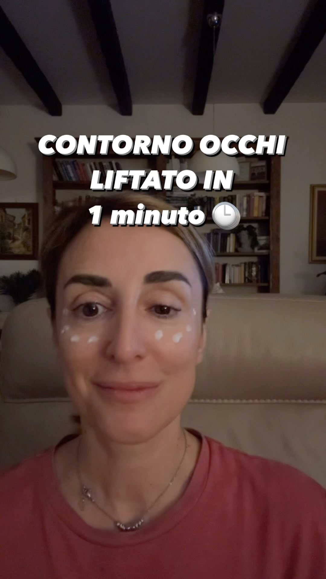 ⭐️💆🏻‍♂️Quanto mi piace applicare il mio contorno occhi così! 
.
Sai che con il massaggio il contor