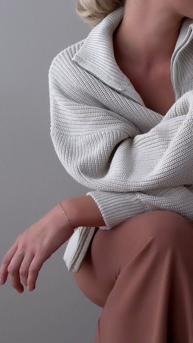 Quiet Luxury ☁️🤍

Say hello to our new full zip front knit sweater. She’s the staple sweater you ha