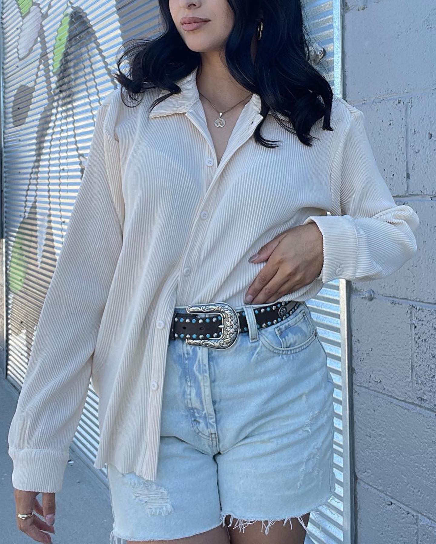 @withevie_ in our Pretty Chic Button Up 🤍

Also comes in Onyx // S - L available 

Shopandra.com 

