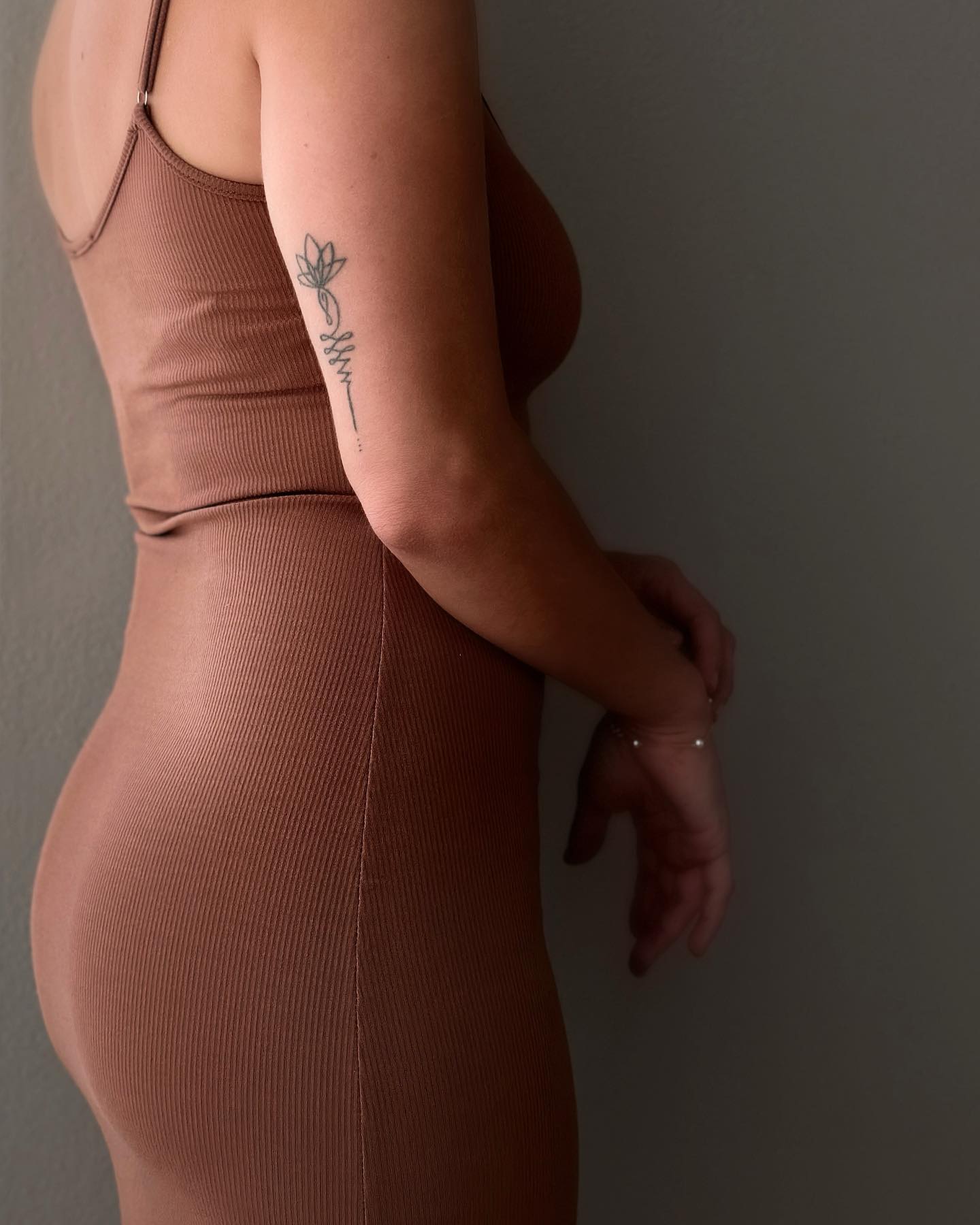Fresh-Water Pearls + the perfect base dress for layering this fall. 🍂🤎 

— dress also comes in ony