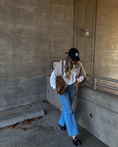 Chunky sweaters and cute jeans have entered the chat ðŸ‚ #fallstyle #fashioninspo #justfabpartner 
