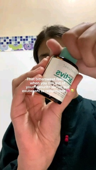 Does anyone get that feeling>>>>
Ft: conatural 
.
.
.
.
.
.
#bittersweet #serum #glowy #skincare