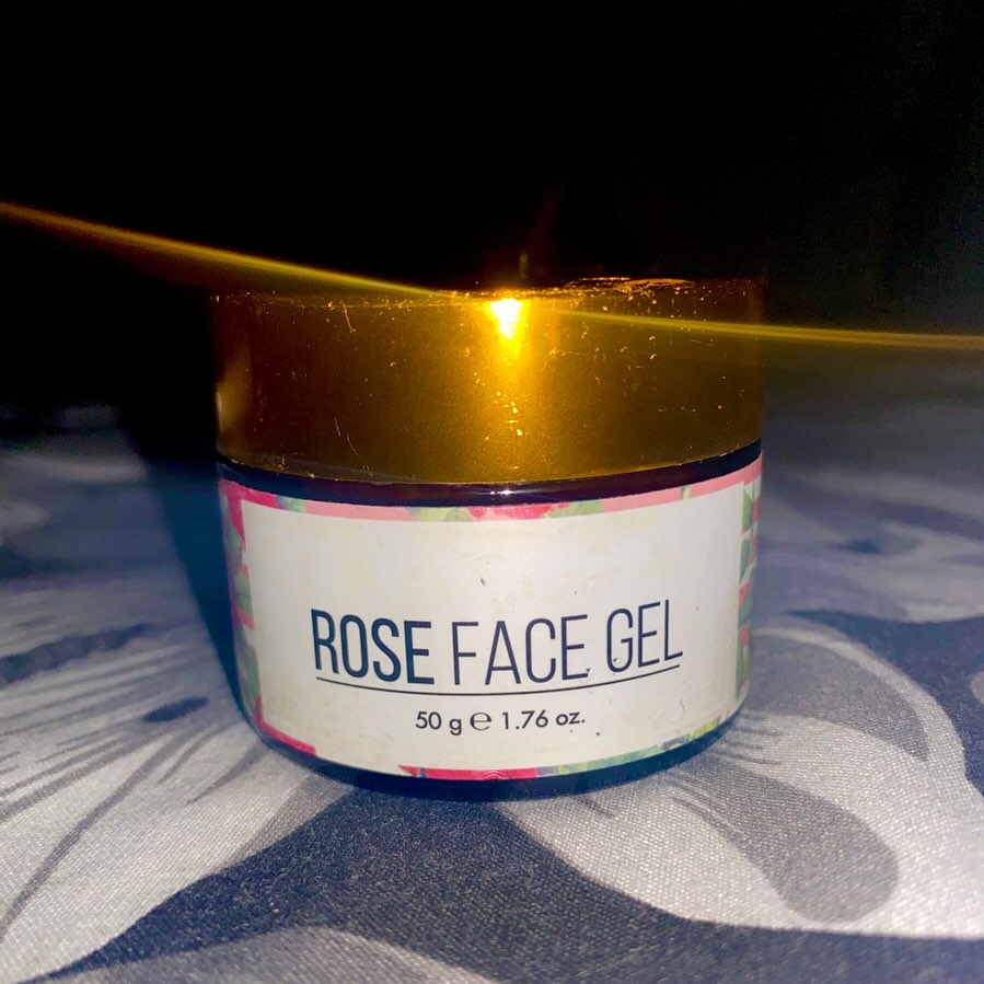 I tried Co Naturalâ€™s Rose Face Gel conatural and Iâ€™m absolutely loving it. The light, non-greasy