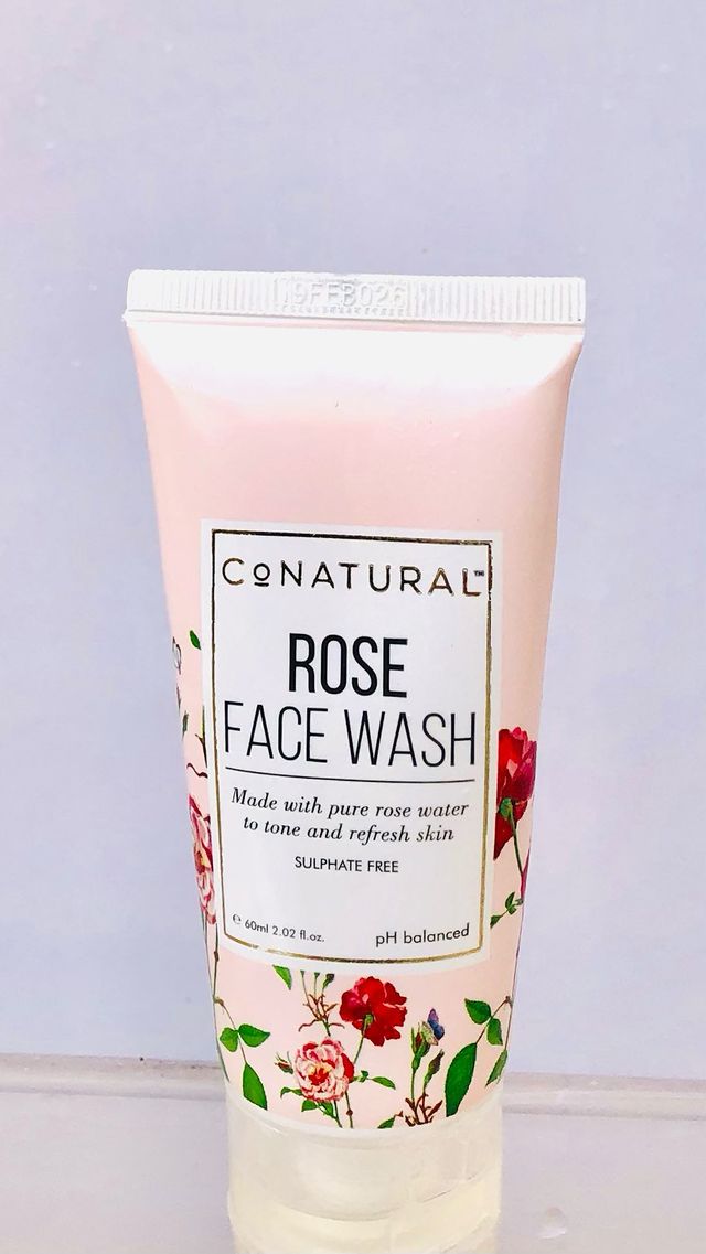 Honest Review hereðŸŒº

ðŸŒºMy dry, irritated skin loved this face wash. Although many face washes c