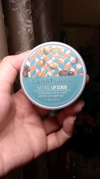 Say bye bye to dehydrated and cracked lips because this lip scrub by conatural treat unpleasent lips