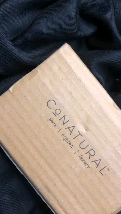 Unboxing of conatural serums:
â€¢ Niacinamide helps build cells in the skin while also protecting th