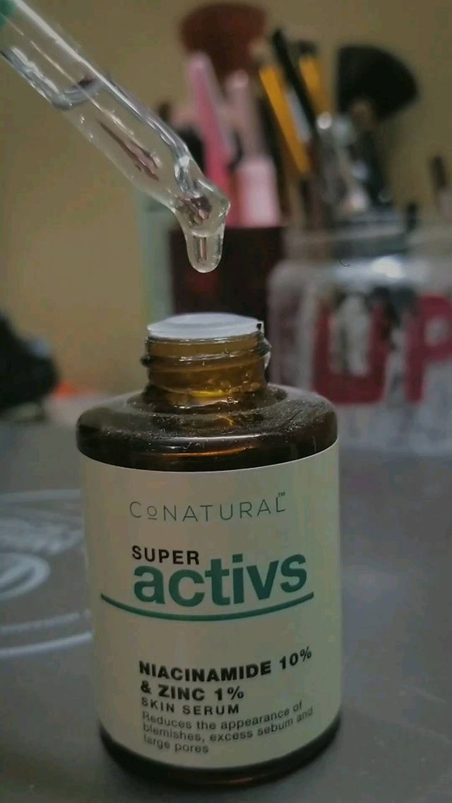 Nicinimide serum by conatural.
Contains 10% nicinimide and 2% zinc. Overall its 10/10 highly recomme