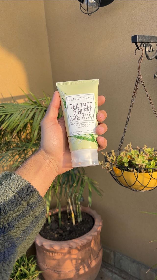 A solution to oily and acne-prone skin problem! Try Conaturalâ€™s Tea Tree and Neem facewash. 

#Sta