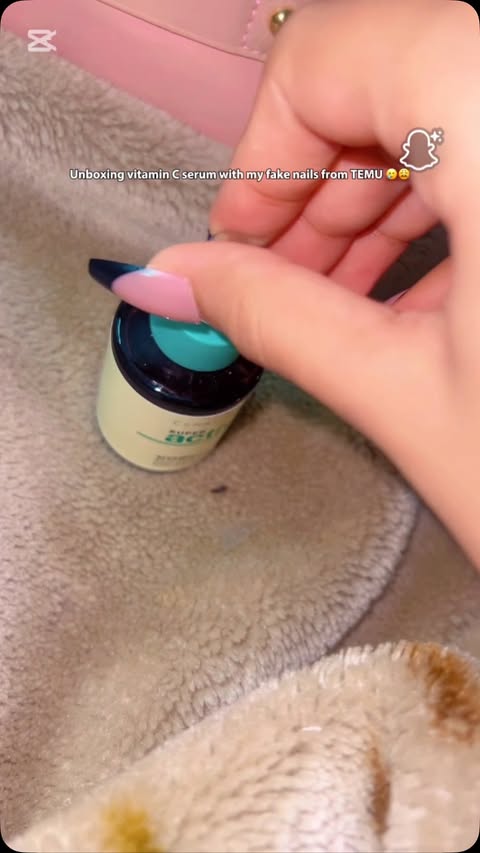 Not my nail coming off 😭 

..

#temu #conatural #temuorder #conatural #Ugc