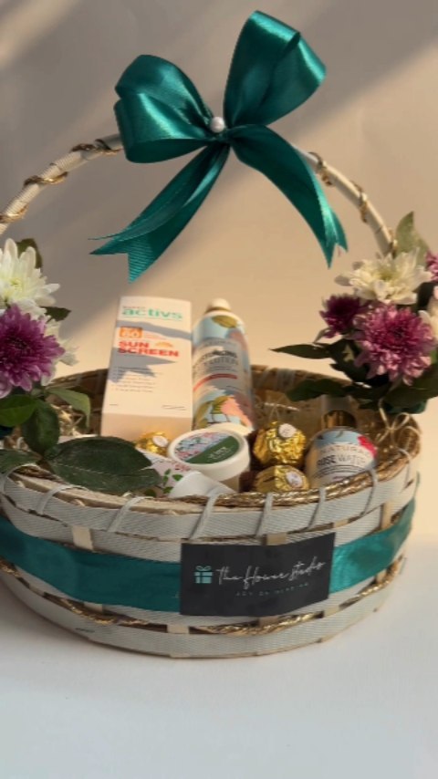Discover our signature gift basket featuring 
conatural skincare productsâ€”moisturizing lotion, sun