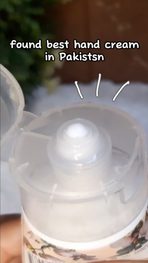 All time favourite moistirizerðŸŒ¸ðŸ¤«
conatural 
.
.
Detailed video uploaded on my YOUTUBE CHANNEL 