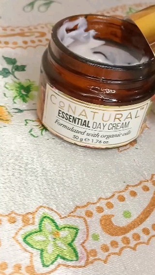 Ready to ditch dull skin? Try Co Natural Essential Day Cream and see the glow for yourself! âœ¨ðŸ’§
