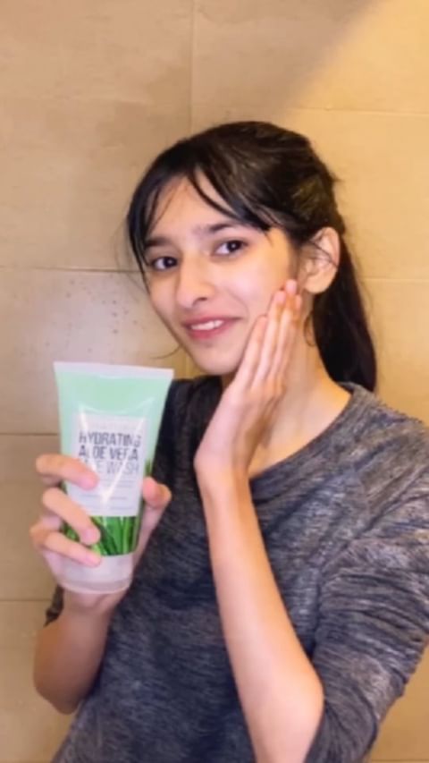 Start your day with a healthy skincare routine, just likeÂ Maimoona! Our Hydrating Aloe Vera Face Wa