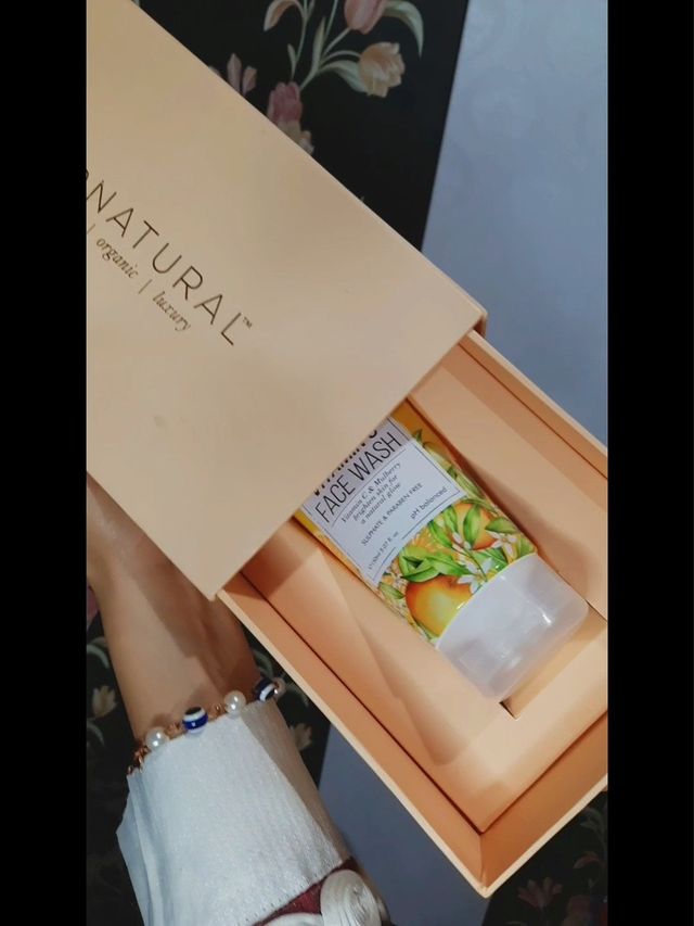 Watch how the organic Vitamin C cleanser delivers immediate results. A glow that never leaves your s