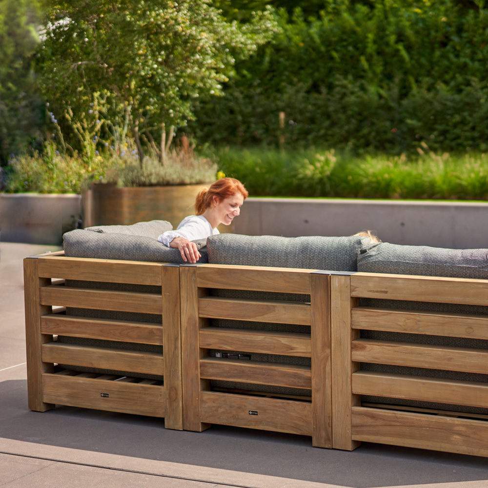 TEAK & ALUMINIUM | Nieuw in de collectie! Deze stijlvolle Levante loungeset van het merk Santika is 