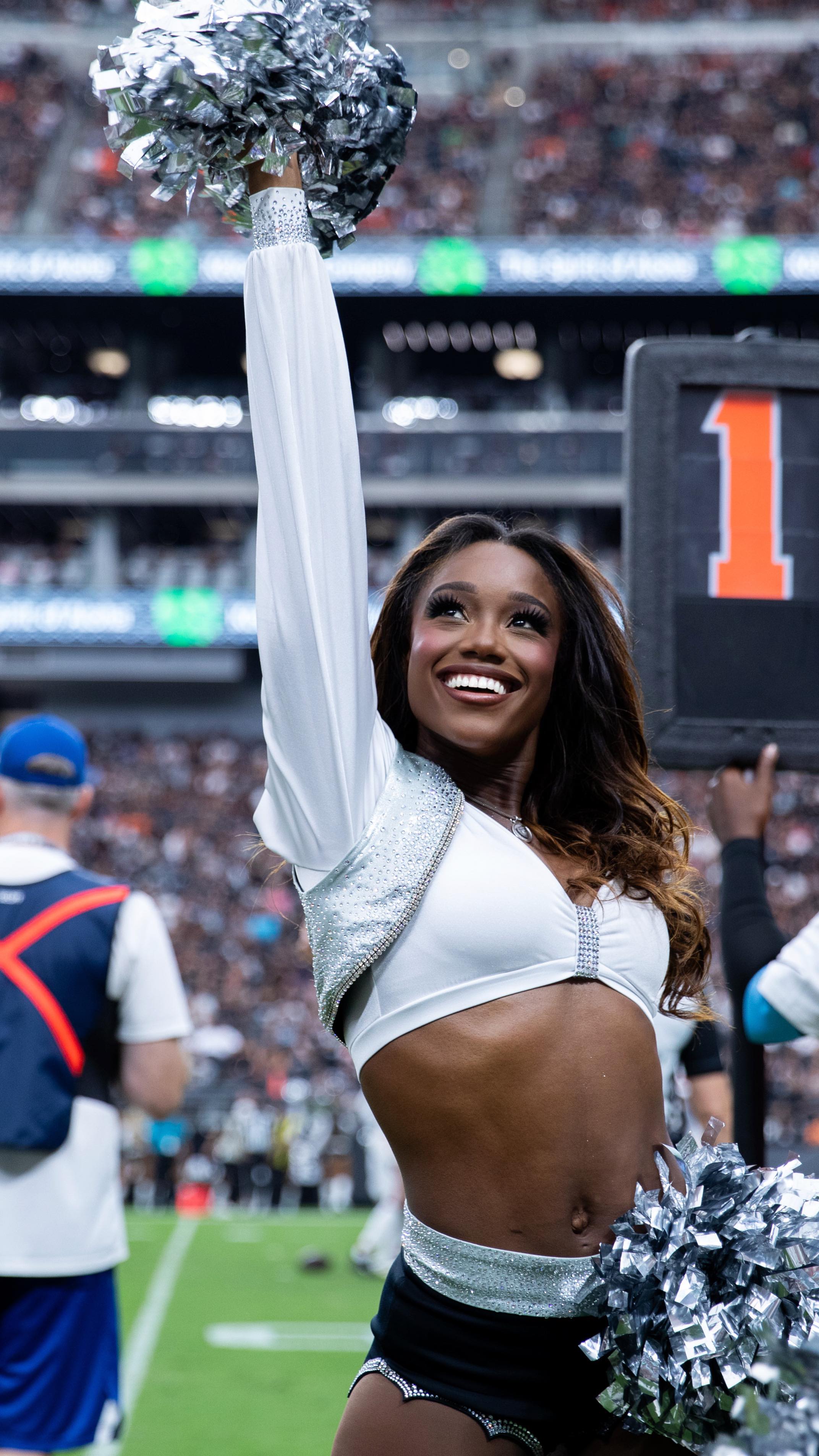 I can feel it coming in the air tonight🏴‍☠️#ATLvsLV #MNF #LasVegasRaiders #LasVegasRaiderettes