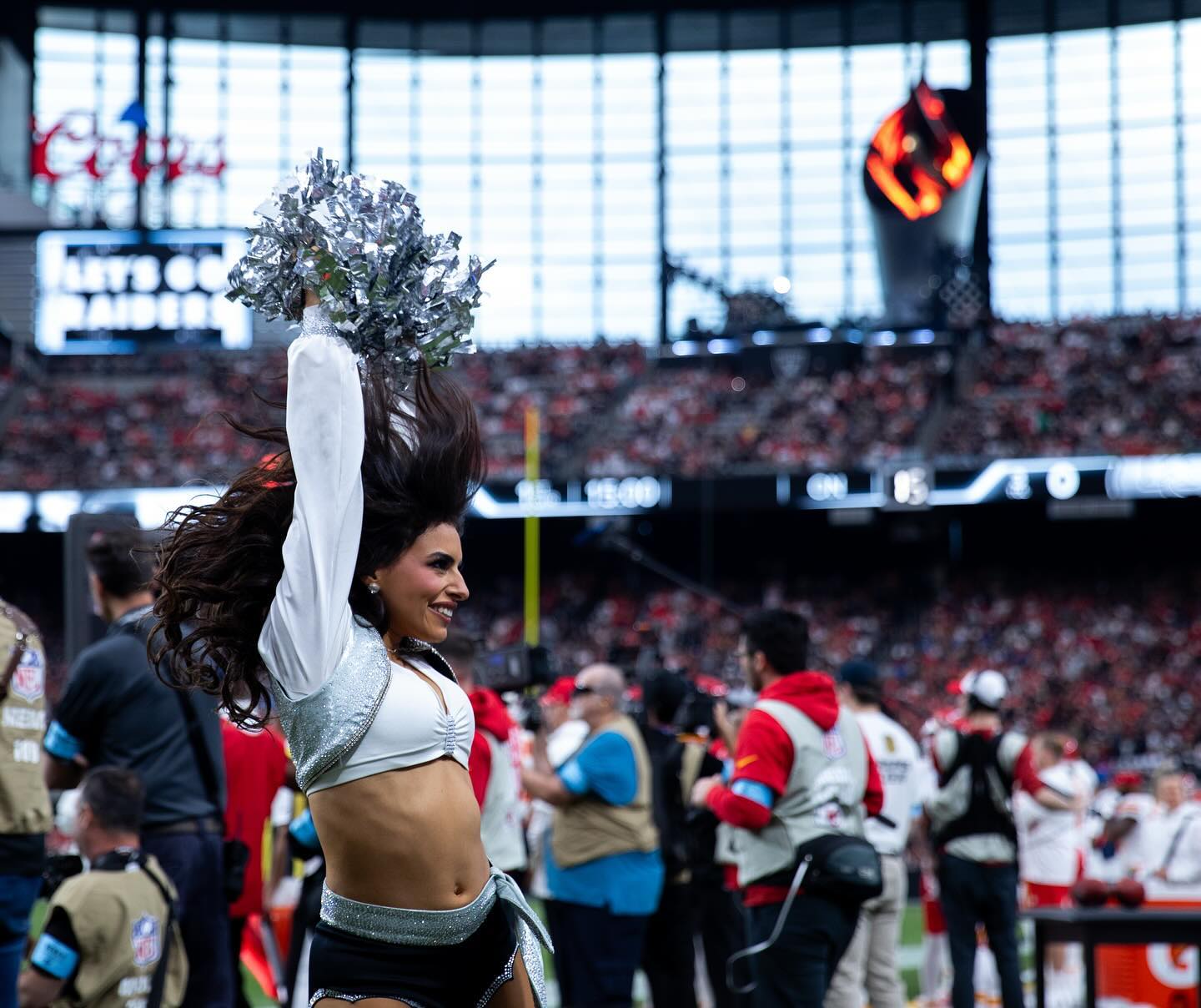 TGIMNF — let’s send these birds flying home
🦤
🏈
☠️
 #ATLvsLV #MNF #raiderettes #justwinbaby #raide