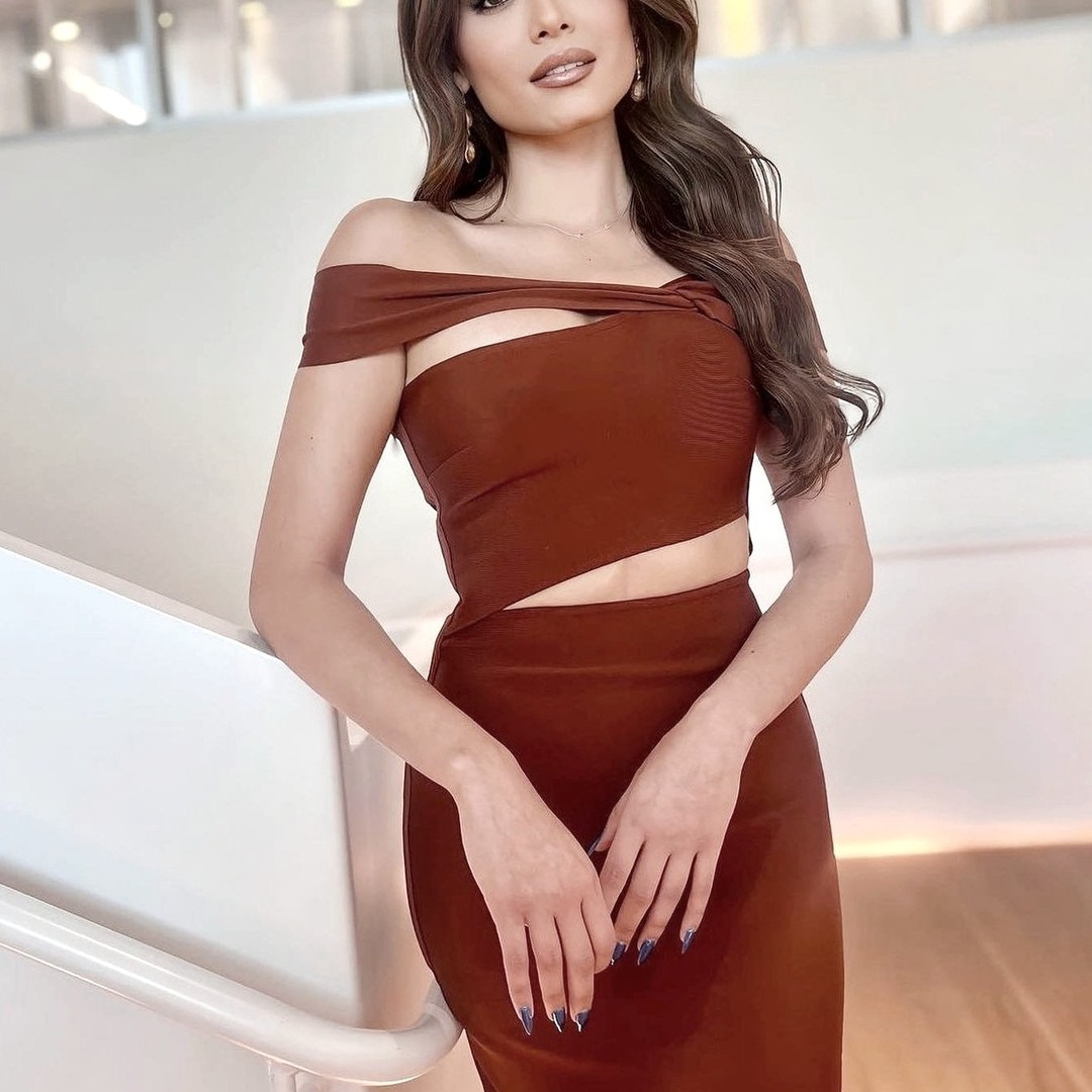Feeling flirty? ? Our MOLLY cut-out bodycon dress is sure to make a statement. Show off those curves