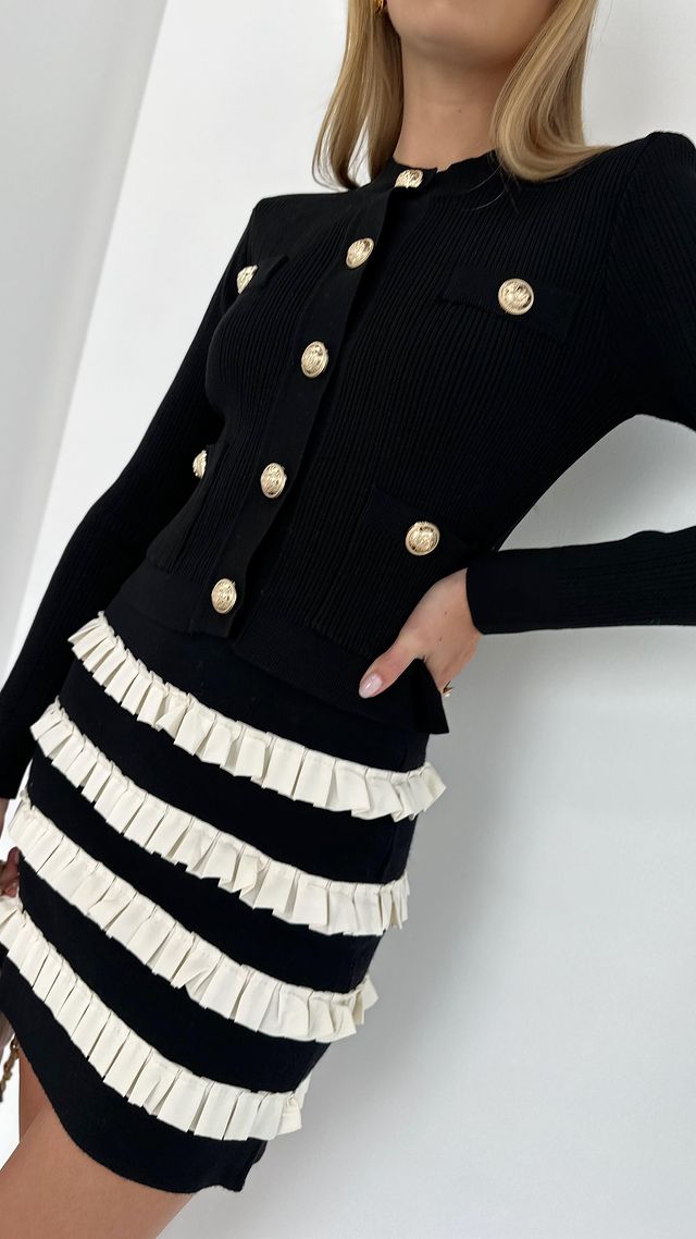 Classics & frills 🖤 FALL PREVIEW