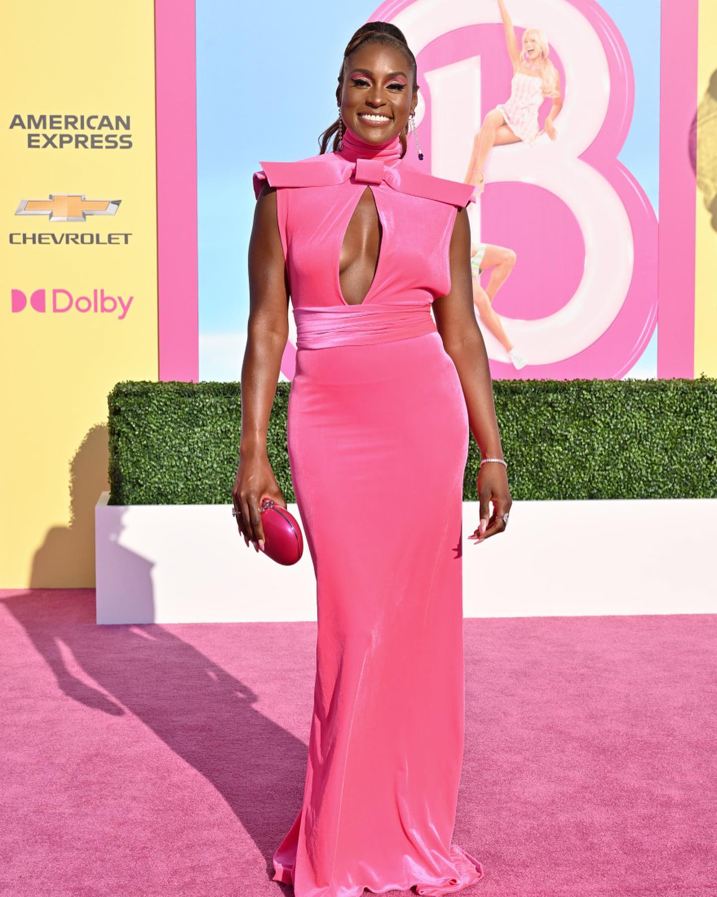 Issa Rae looking like a real life Barbie at the premier💅🏾💕 #FTFMUSE
.
.
.
.⁣⁣
Click the link in o