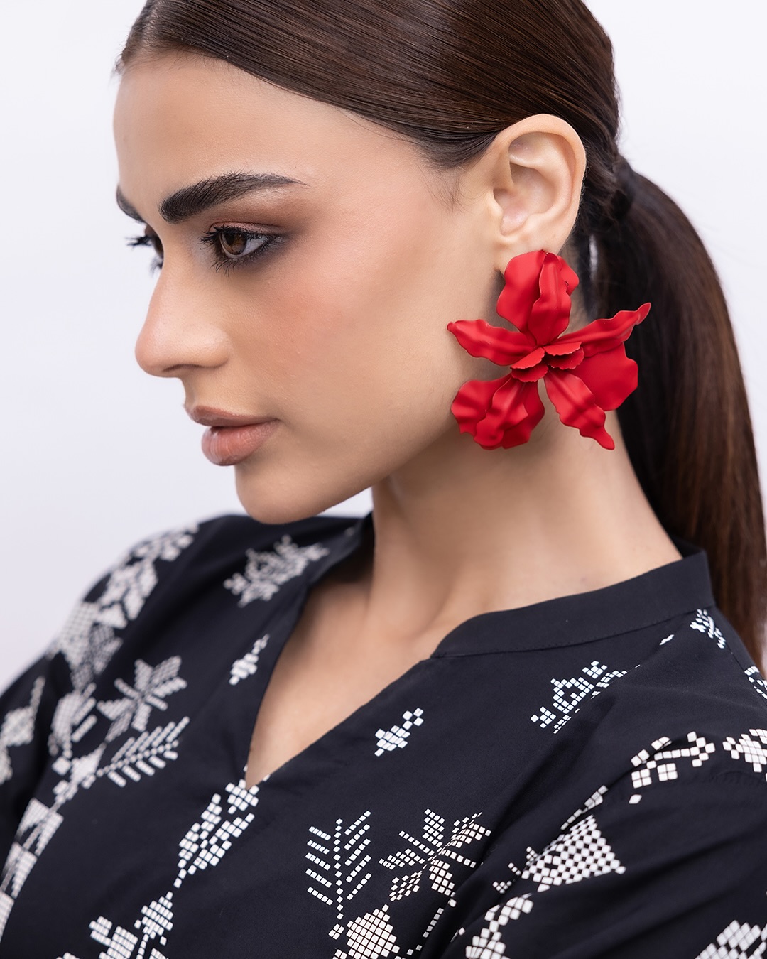 Fits that call for a bold attitude.

Khaadi Ready To Wear Collection.

(Khaadi, Wear Yourself, Ready