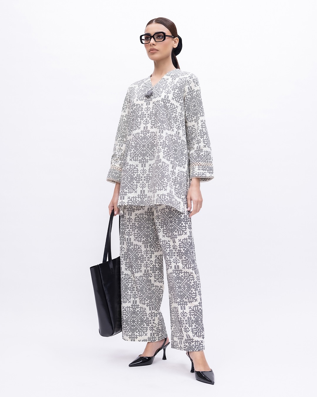 Fits that call for a bold attitude.

Khaadi Ready To Wear Collection.

(Khaadi, Wear Yourself, Ready