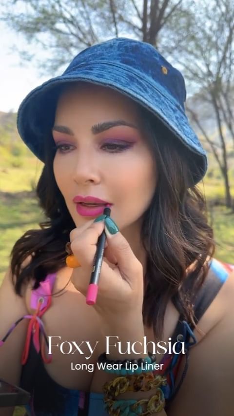 The perfect gloss Ombre effect. 
Add to cart your Lip Essentials - starstruckbysl.com 
.
#SunnyLeone