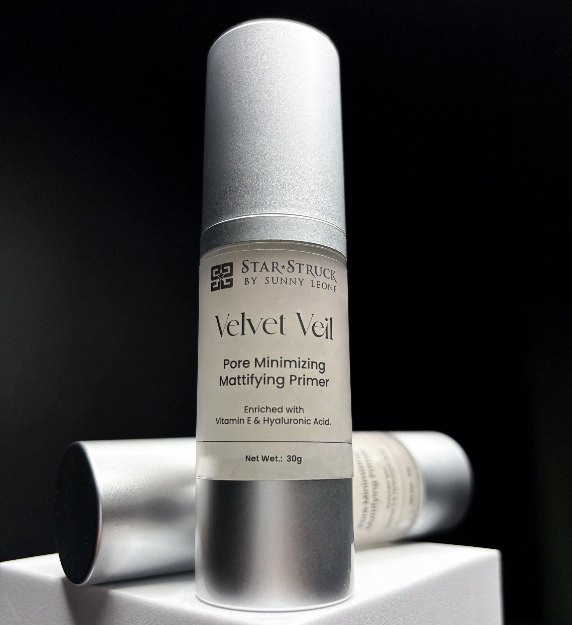 âœ… Shine-free complexion
âœ… Minimizes pore appearance
âœ… Hydration boost - Vitamin-E & Hyaluronic