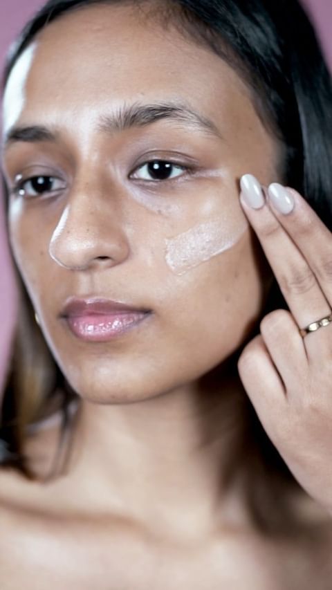 Enjoy the luxury of a lightweight formula that glides onto your skin effortlessly. No more heavy or 