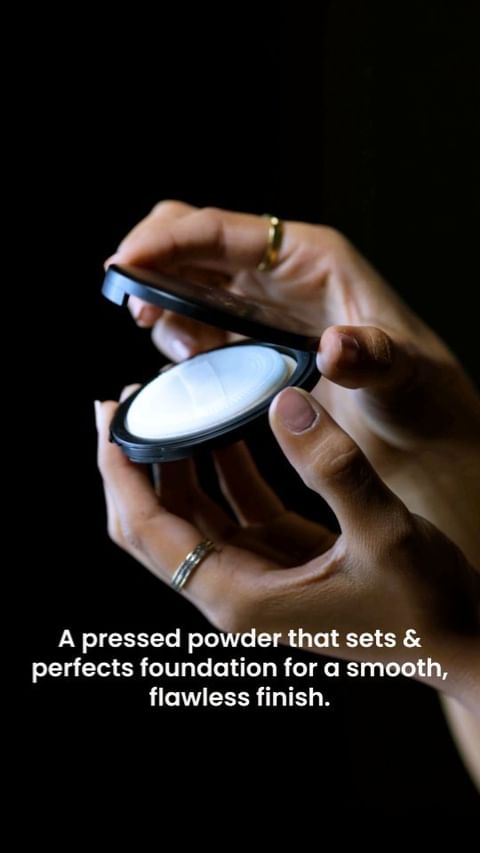 Your summer skin savior: Our compact powder with SPF! 
Stay fresh, matte, and sun-protected wherever