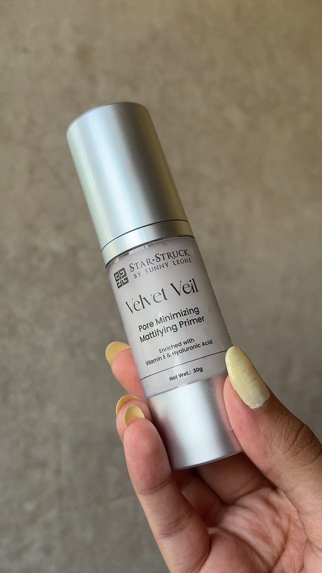 Truly awe-struck after using the all new starstruckbysl Velvet Veil Pore Minimizing Mattifying Prime