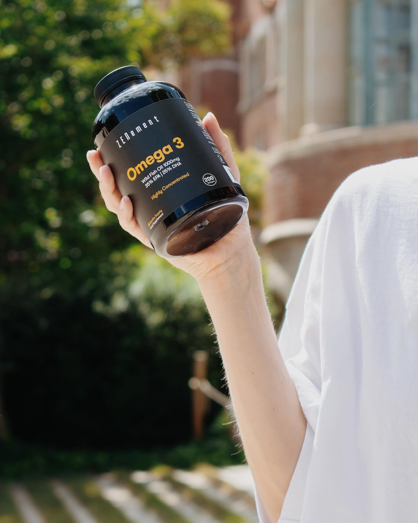 Discover the power of our Omega-3 Maximum Concentration: 200 wild fish oil capsules with 1000 mg per