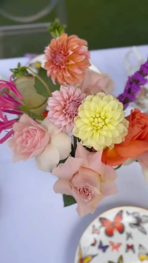 Honored to be part of your special moments, one bouquet at a time. 🫖🧁🌷