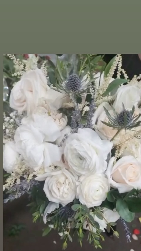 Blooming with love and beauty in every petal 🌸✨ #freshflowers #bloombright #flowermagic