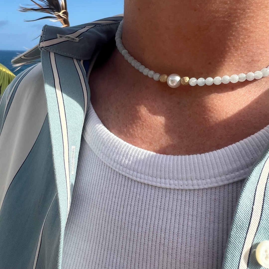 Celebrate Valentines Day with timeless pearl gifts.