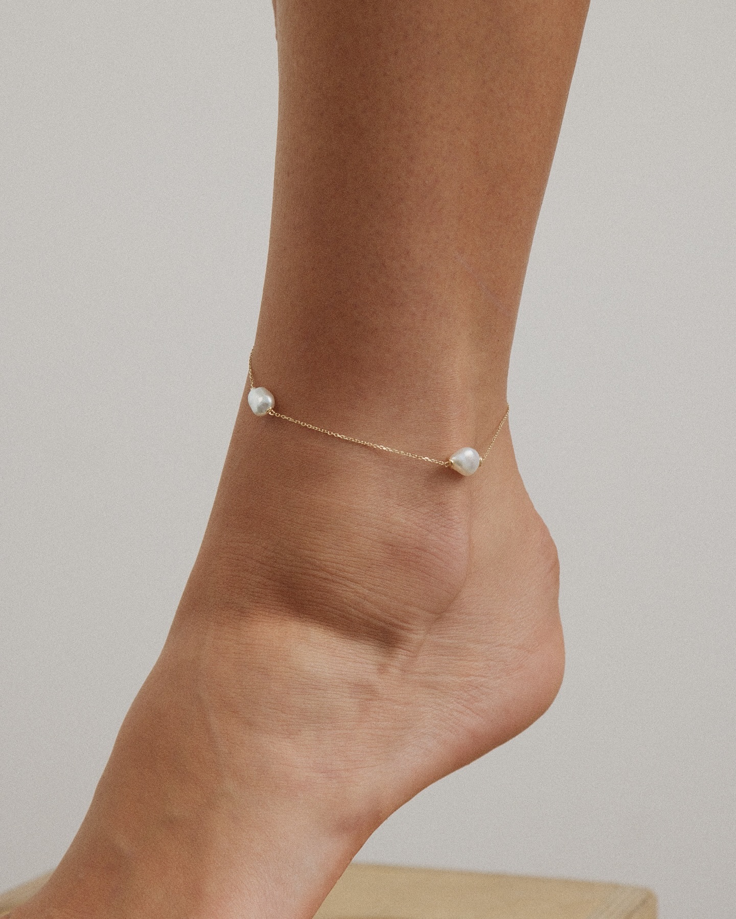 Summer Staple - the Sophia Anklet. A 9k Solid Gold chain with graduated South Sea Keshi Pearls.