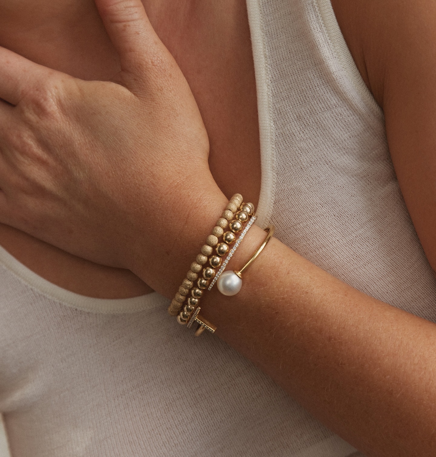 Your new summer stack. Discover gifts for the pearl lover.