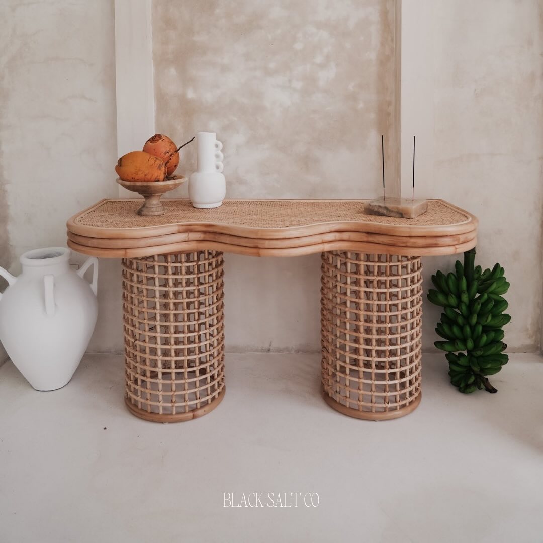 It’s time to elevate your hallway with the Desa Hallway Table. 

Get the flow throughout your home w