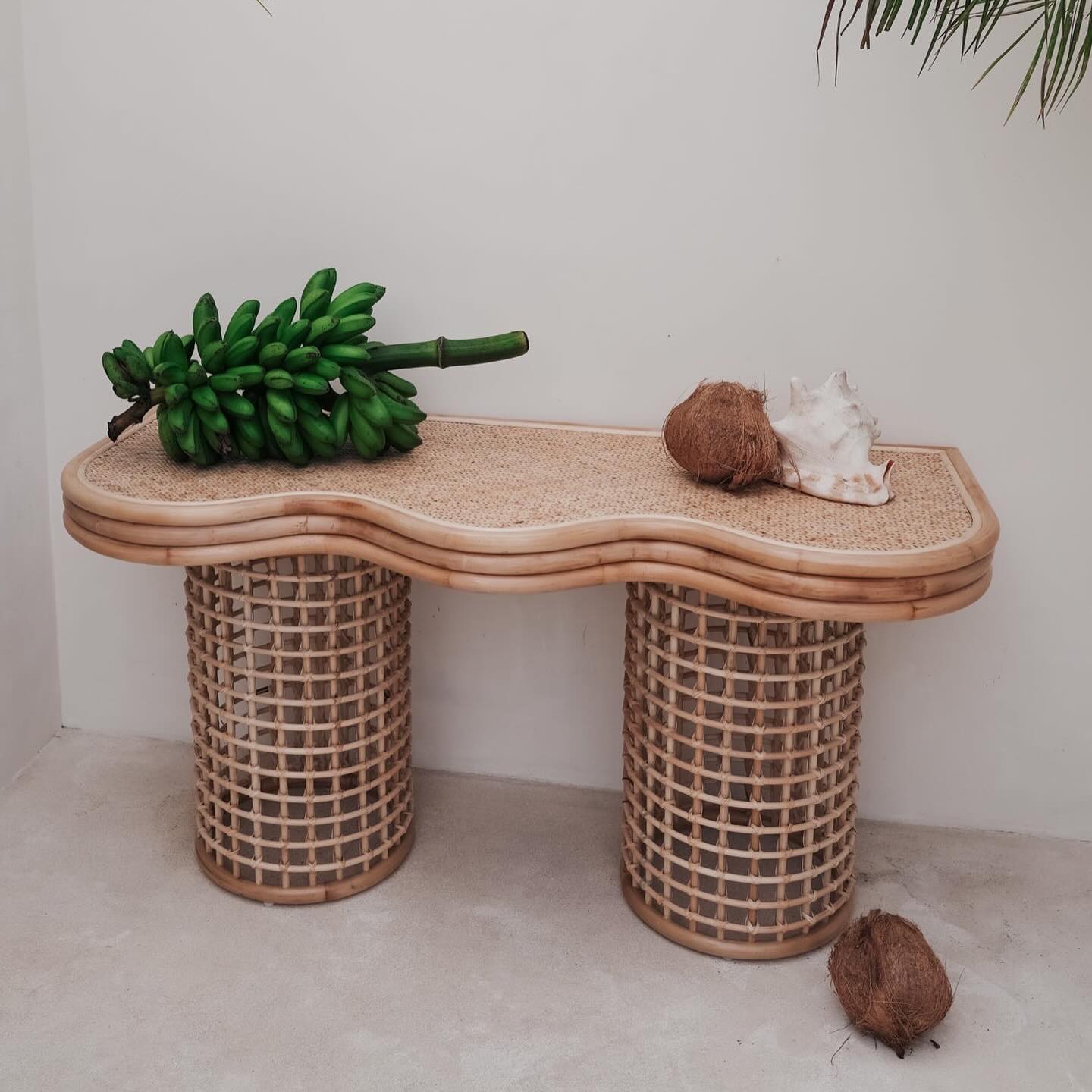 It’s time to elevate your hallway with the Desa Hallway Table. 

Get the flow throughout your home w