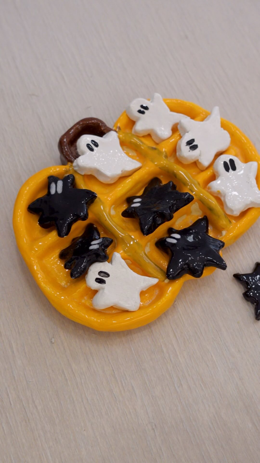 Spook-tacular thangs happening at Smashed Studios!! Make a tic-tac-toe board anytime with our hand b